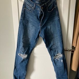 AMERICAN EAGLE MOM JEAN